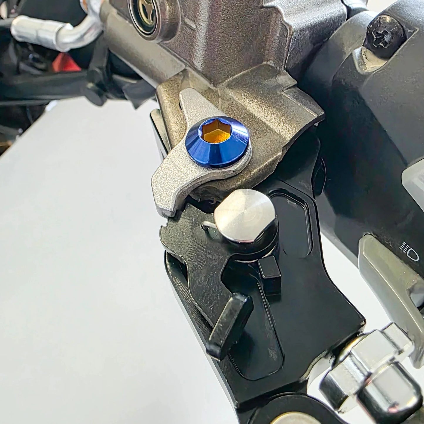 Warp 9 Shorty Style Ultra Bee Lever Pivot Bolts – Titanium Upgrade